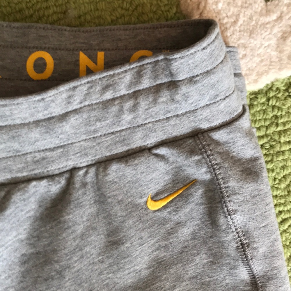 Nike Dry Fit Live Strong Short NWT - Picture 2 of 5